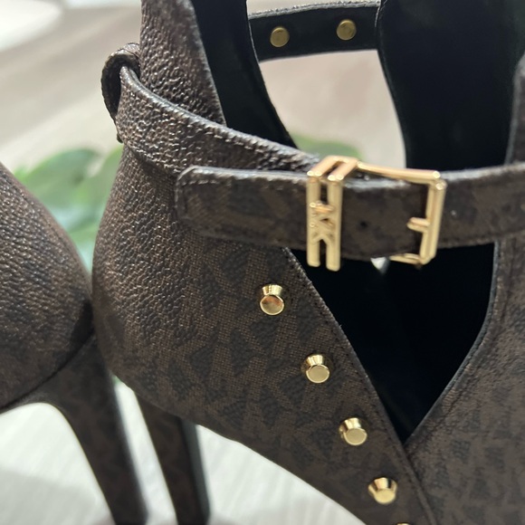 Michael Kors Lawson Logo Open Toe Studded ✨brand new✨ No box - Picture 6 of 14